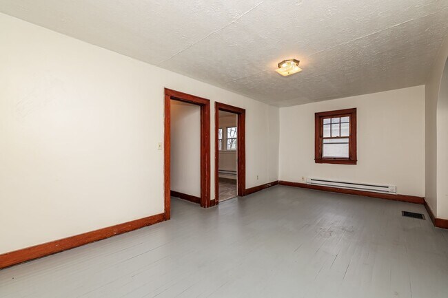 Building Photo - 1530 W High St