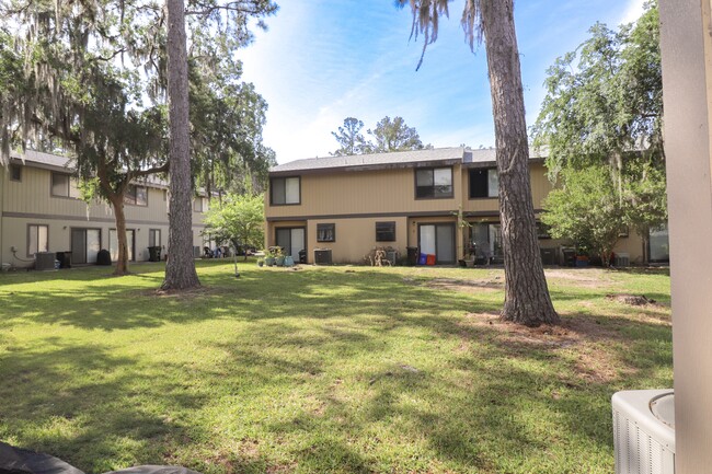 Building Photo - 2300 SW 43rd St