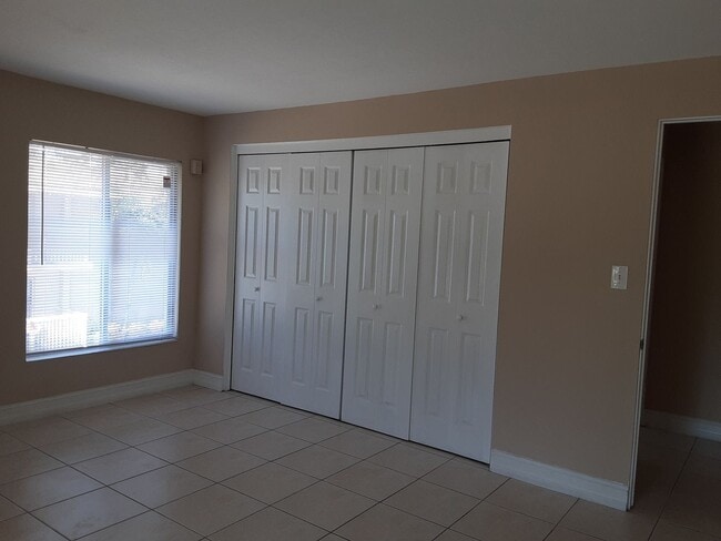 Building Photo - 1830 Maravilla Ave