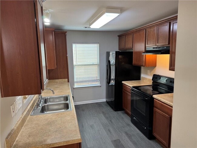 Building Photo - 701 Walnut Woods Dr