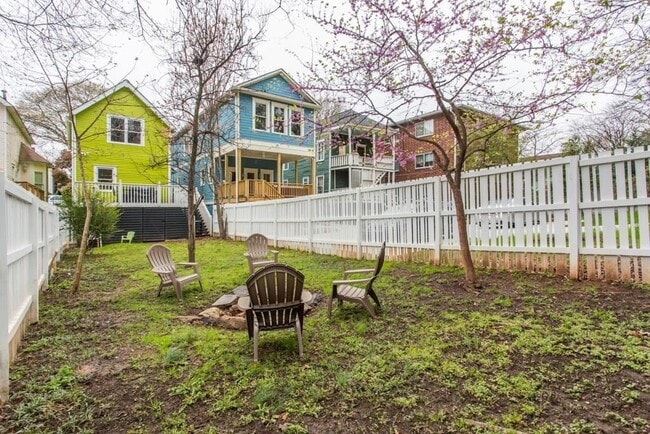 Building Photo - 220 Berean Ave SE