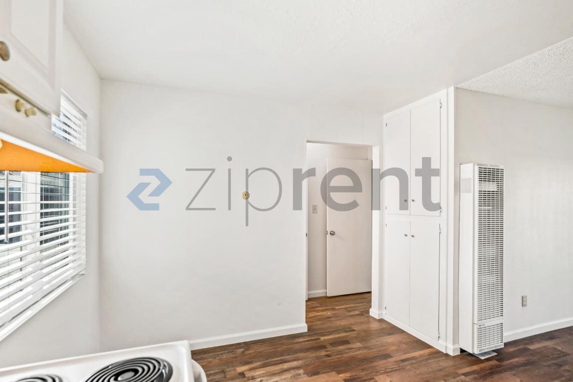 Building Photo - 3865 Almond Ave