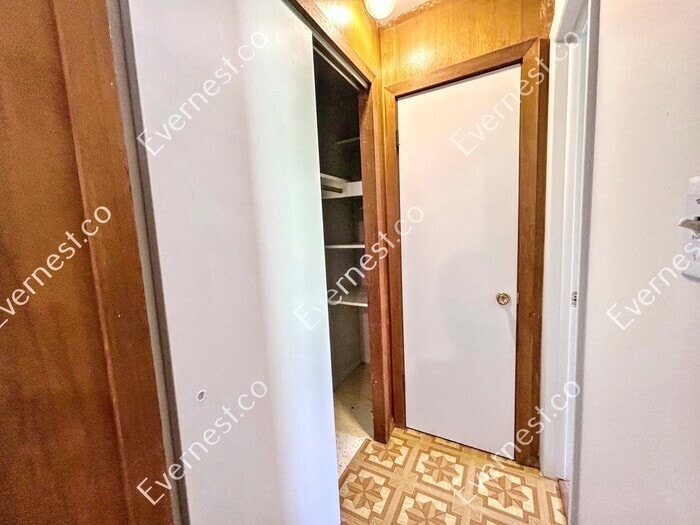 Building Photo - 954 W Moreno Ave