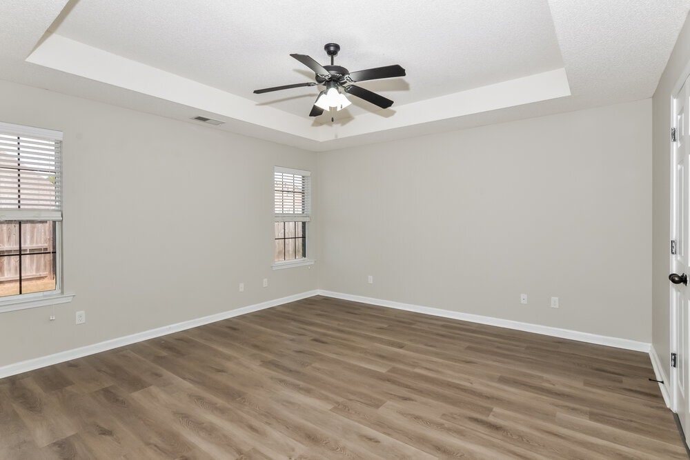 Building Photo - 9876 Southern Oak Way