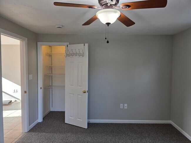 Building Photo - 284 School St