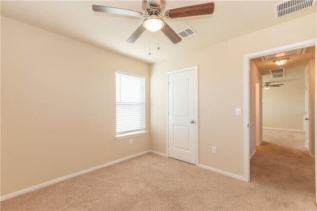 Building Photo - 441 Moulins Ln