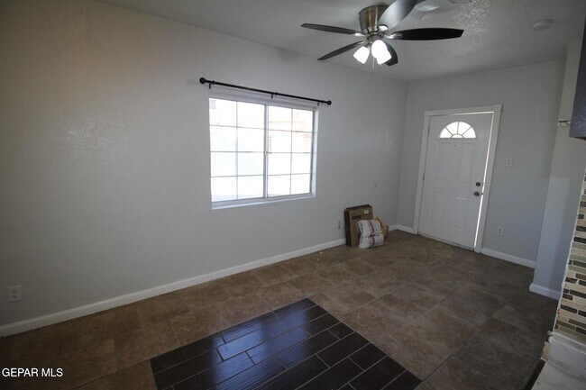 Building Photo - 8903 Old County Dr