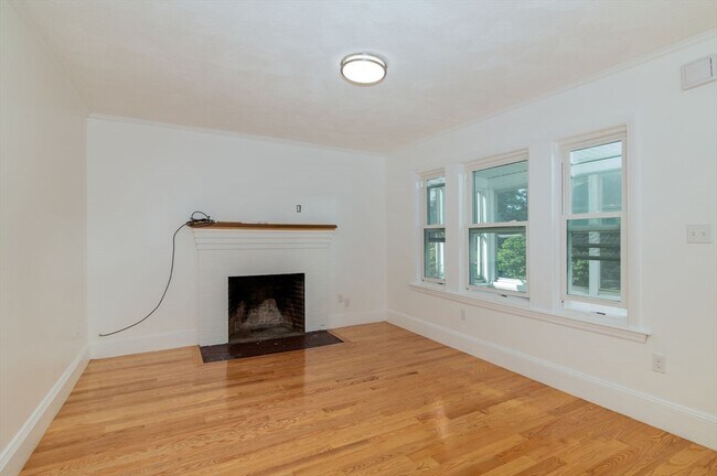 Building Photo - 135 Safford St