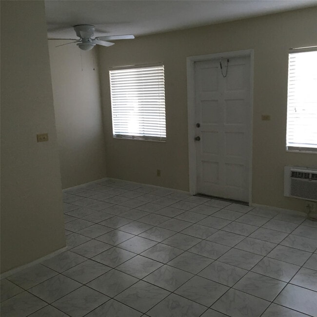 Building Photo - 1812 E Oakland Park Blvd