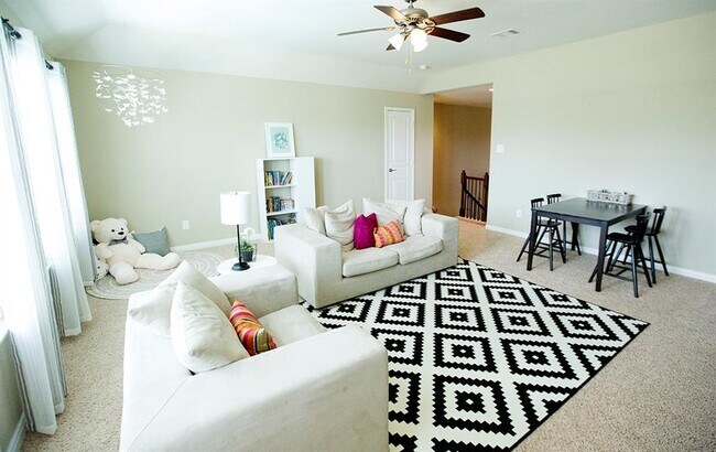Building Photo - 25630 Foxrun Vista Dr