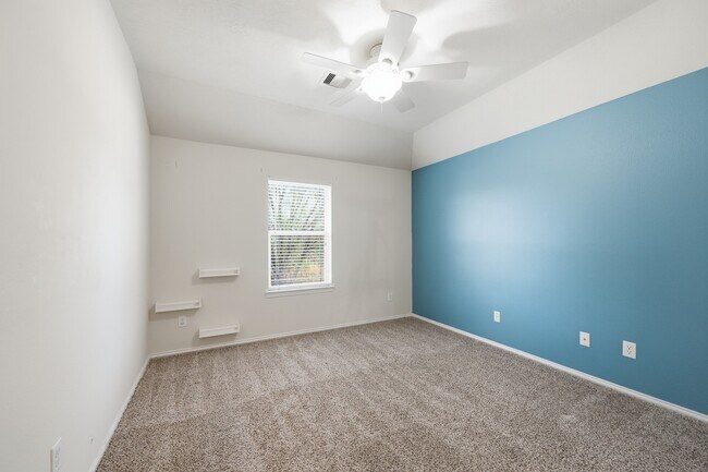 Building Photo - 2117 Rushing Spring Dr