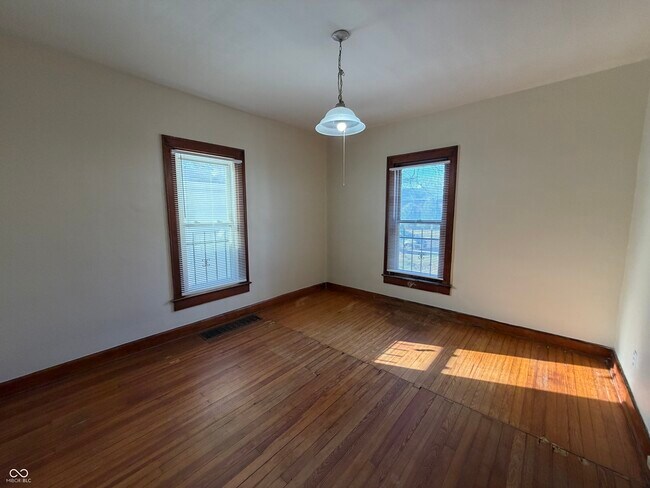 Building Photo - 321 W 32nd St