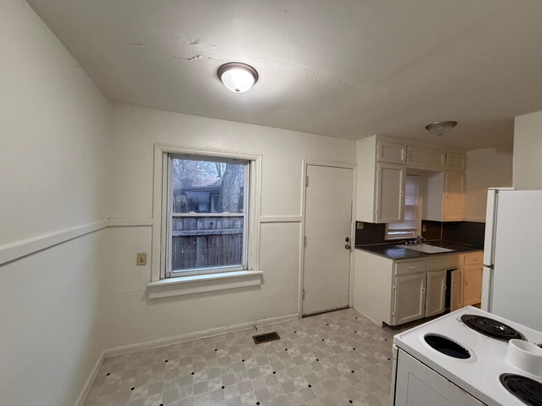 Building Photo - 1039 S Laura Ave