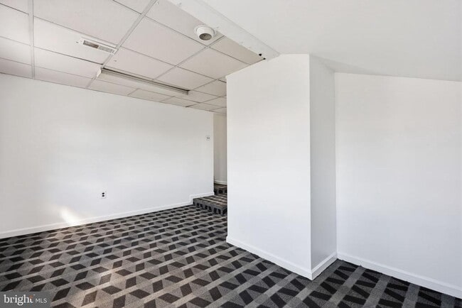 Building Photo - 7909 Oxford Ave