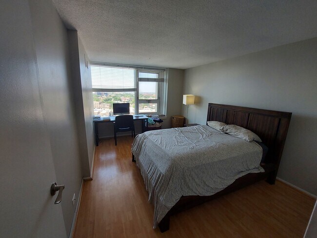 Building Photo - 2728 N Hampden Ct