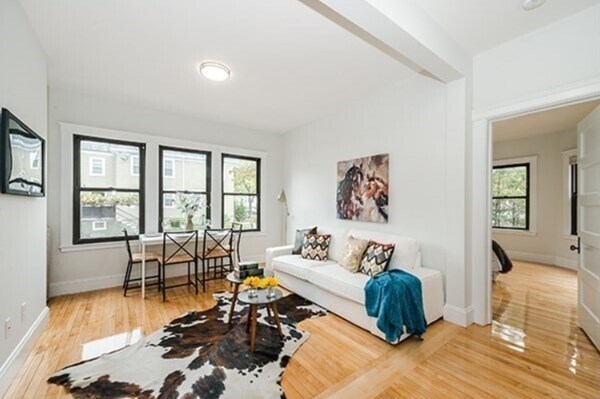 Building Photo - 22 Pleasant St