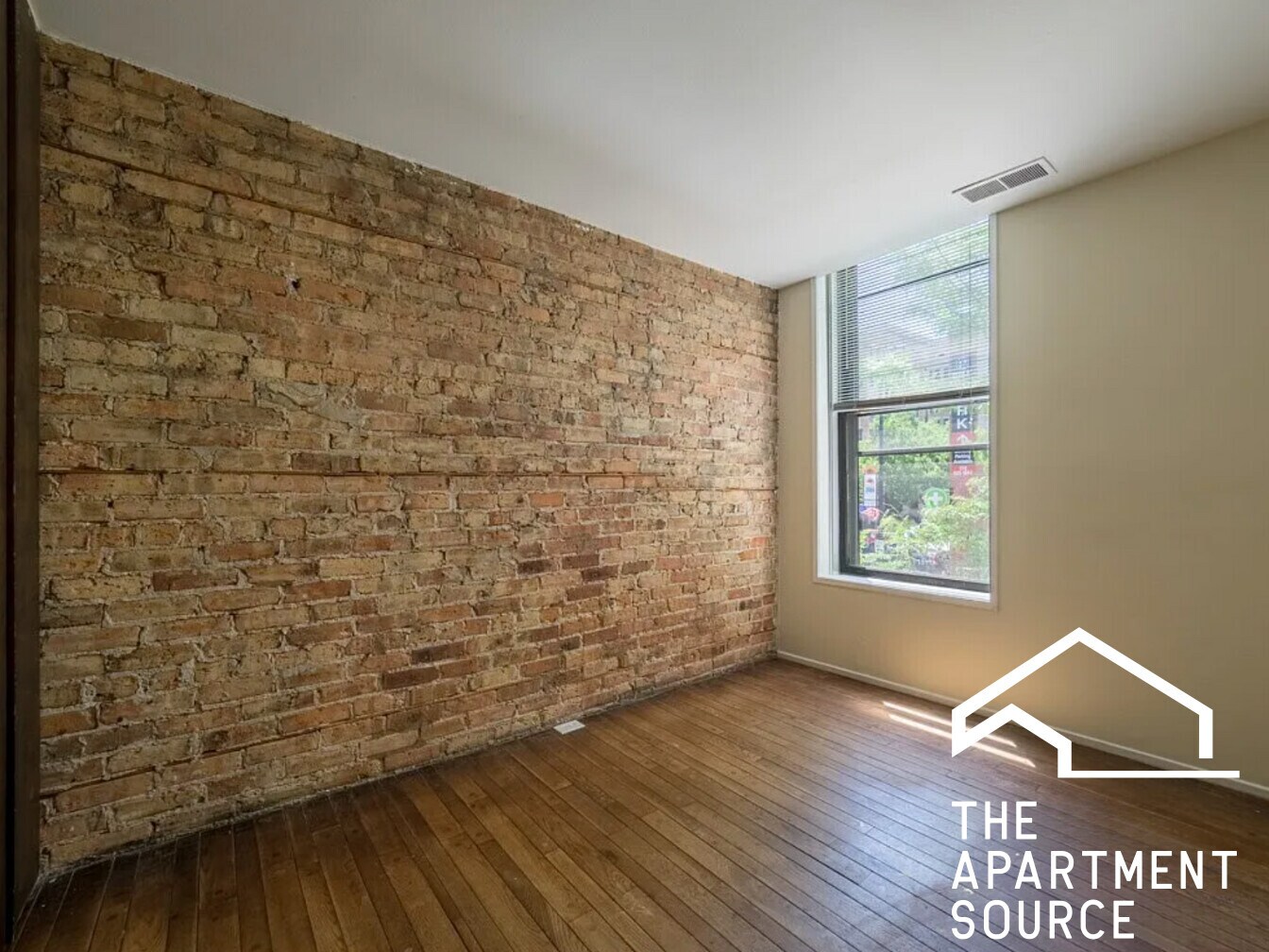 Building Photo - 604 W Surf St