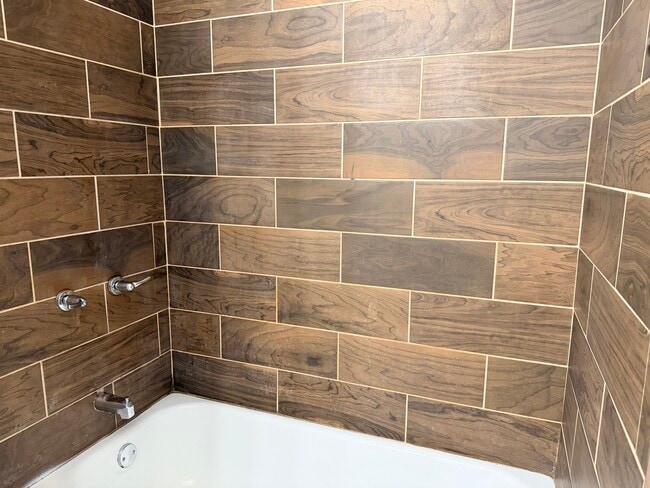 Building Photo - 282 Sioux Dr