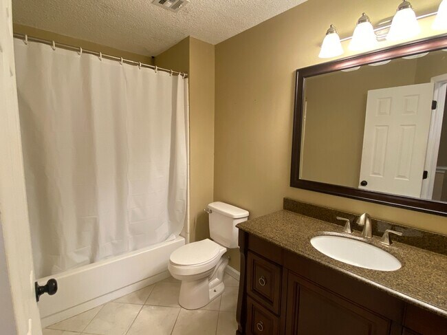 Building Photo - 1619 S Fir Pl