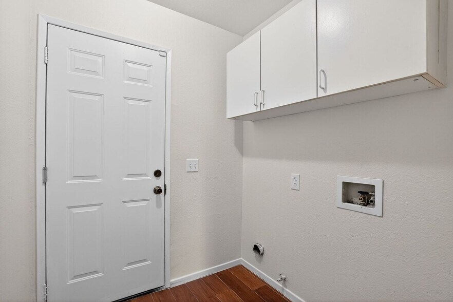 Building Photo - 705 Desert Calico Dr