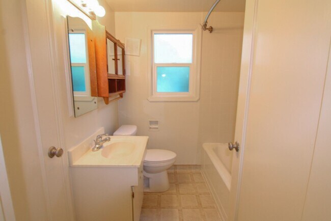 Building Photo - West4th344