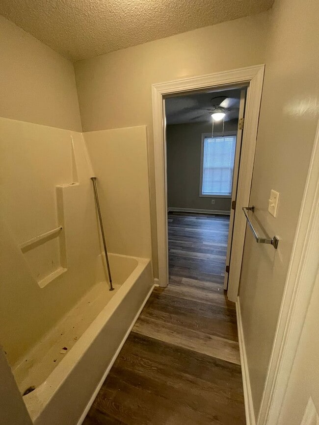 Building Photo - 2416 Winding Creek Dr SW