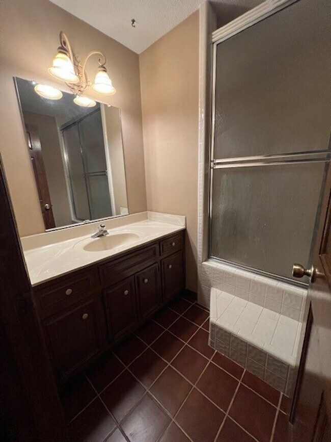 Building Photo - 3 Bedroom, 3 Bath Home in Dearing
