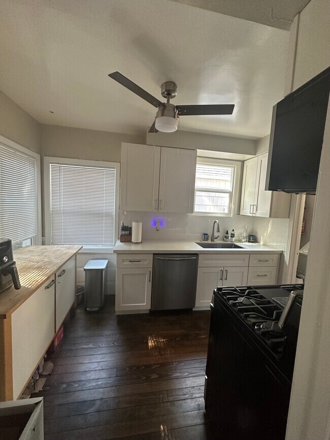 Kitchen view 2 - 815 19th St