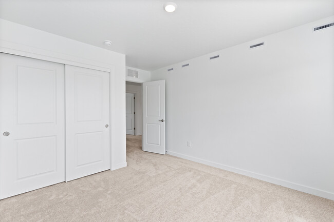 Building Photo - 6658 W Aileron St