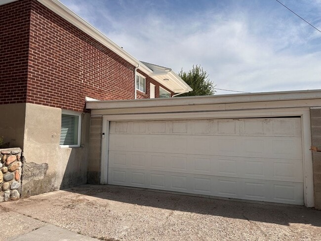 Building Photo - Completely Remodeled 3 Bedroom Home