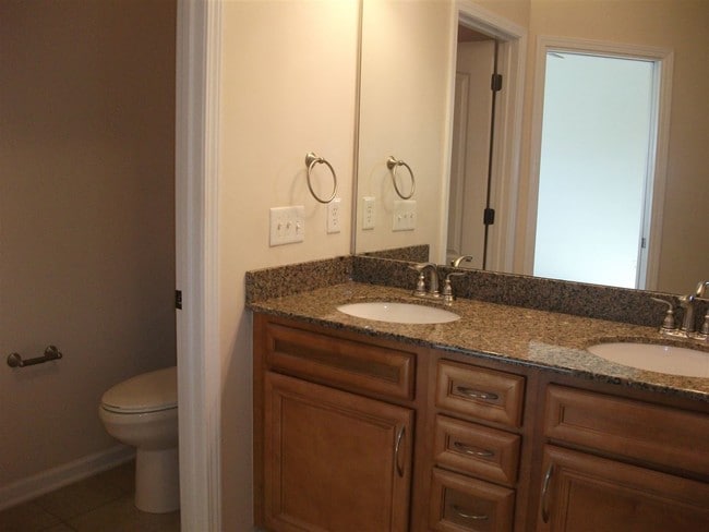 Building Photo - 175 Bayberry Cir