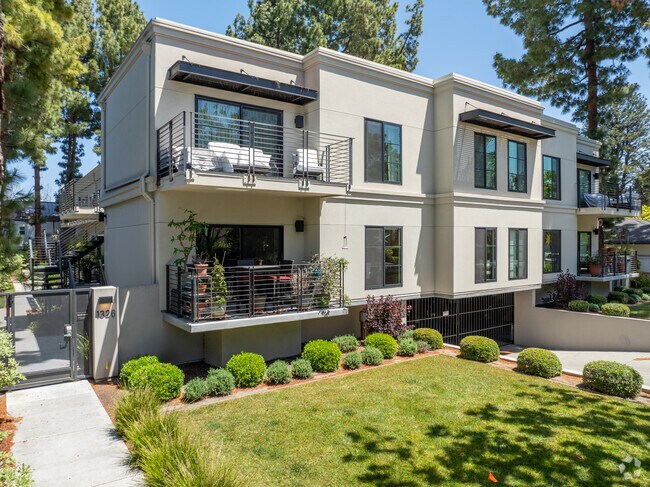 Building Photo - Stonewood Condominiums