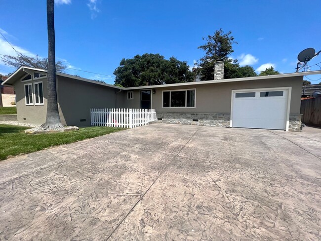 Primary Photo - Remodeled Three Bedroom Home in Seaside