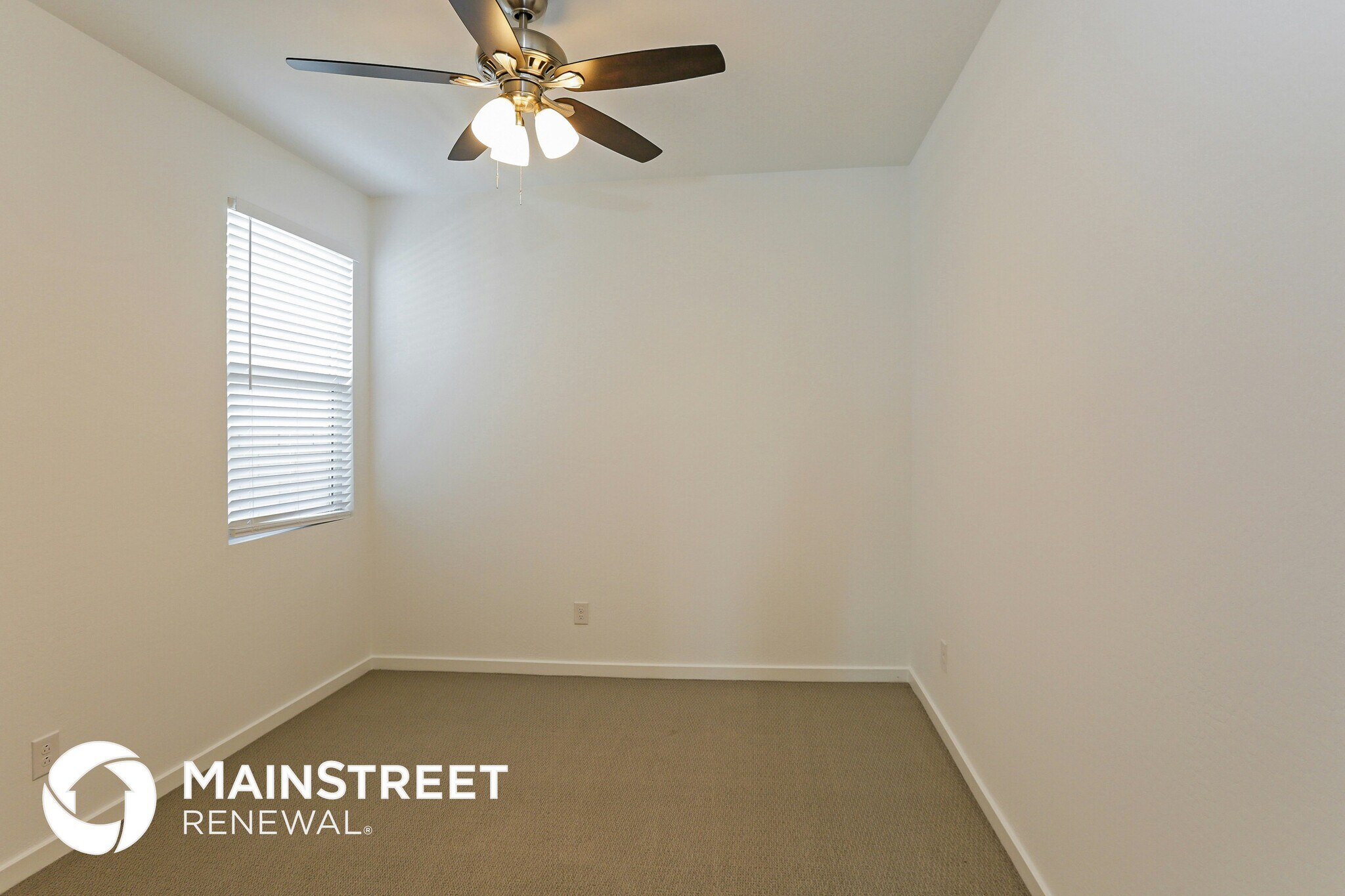 Building Photo - 10916 S 55th Ln