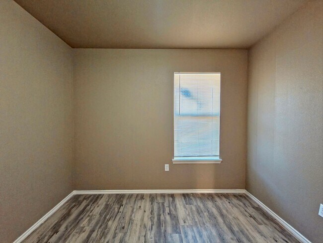 Building Photo - Cozy 3/2/1 in Northeast Lubbock