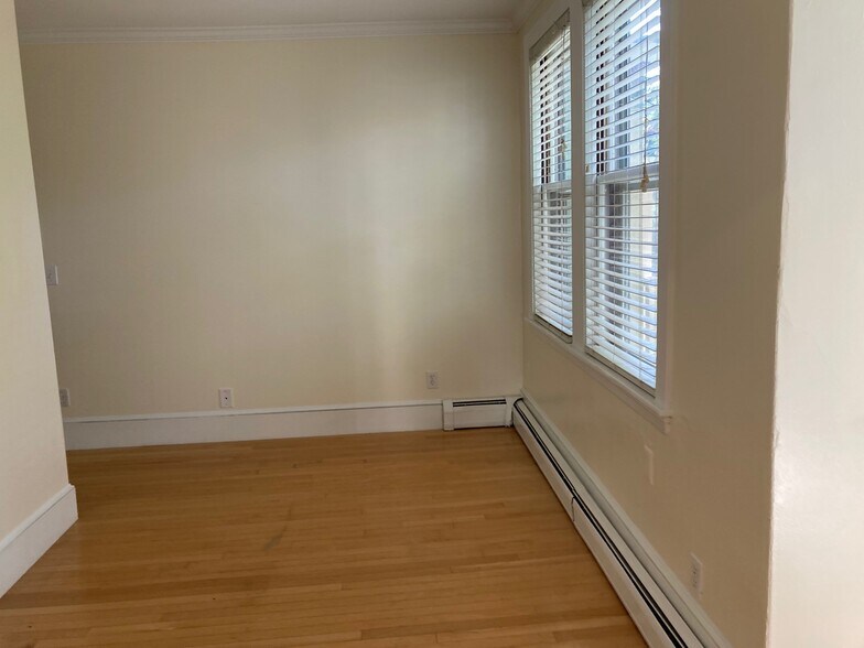 Building Photo - 325 Spring St