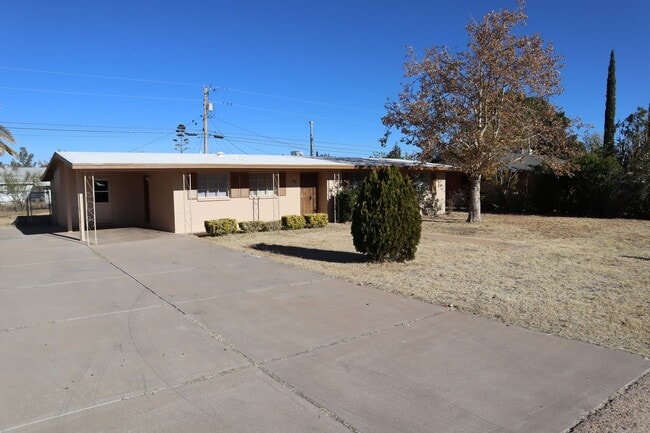 Building Photo - Great home Great price