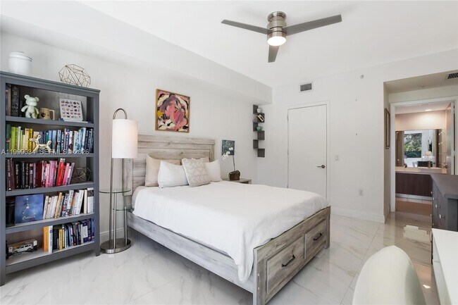 Building Photo - 201 SW 17th Rd