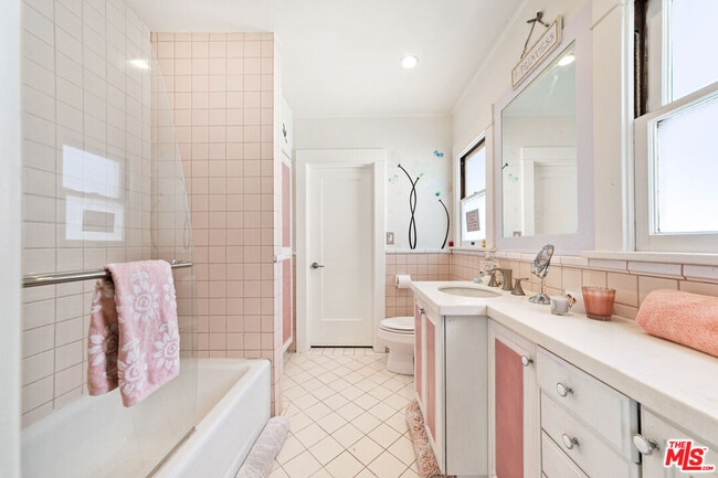 Building Photo - 401 N McCadden Pl