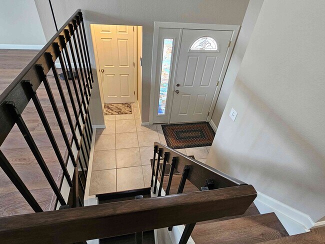 Entry - 4444 Valencia Cir