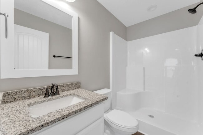 Building Photo - Modern 3-Bedroom Home with Granite Counter...