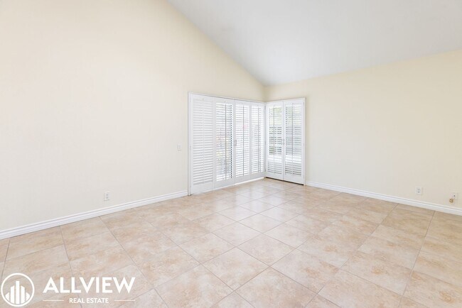 Building Photo - Elegant 3 Bed 2 Bath Home Available in the Heart of Woodbridge!