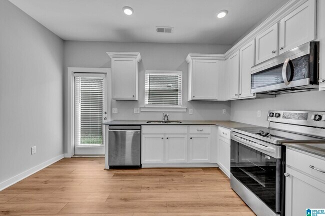 Building Photo - 559 Troubadour Ln