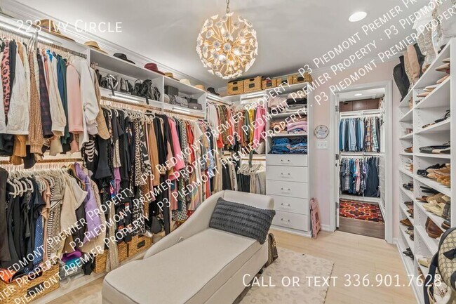 Building Photo - 223 Ivy Cir