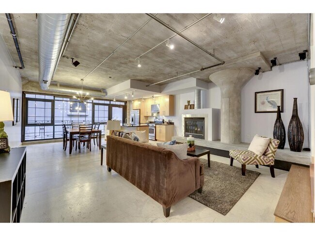 Building Photo - 525 N 3rd St
