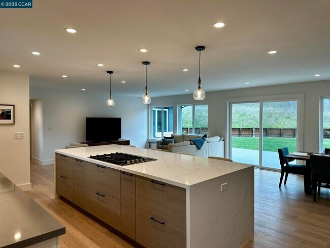 Building Photo - 226 Alderbrook Pl