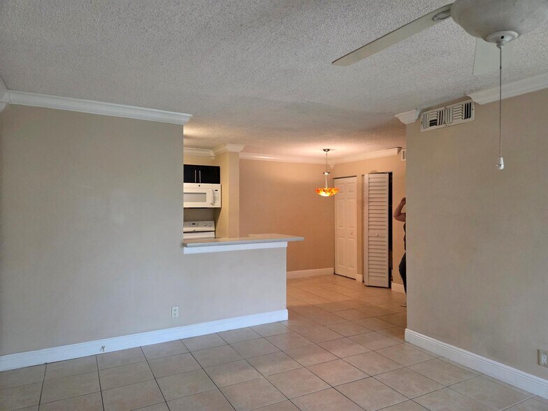 Building Photo - 10749 Cleary Blvd