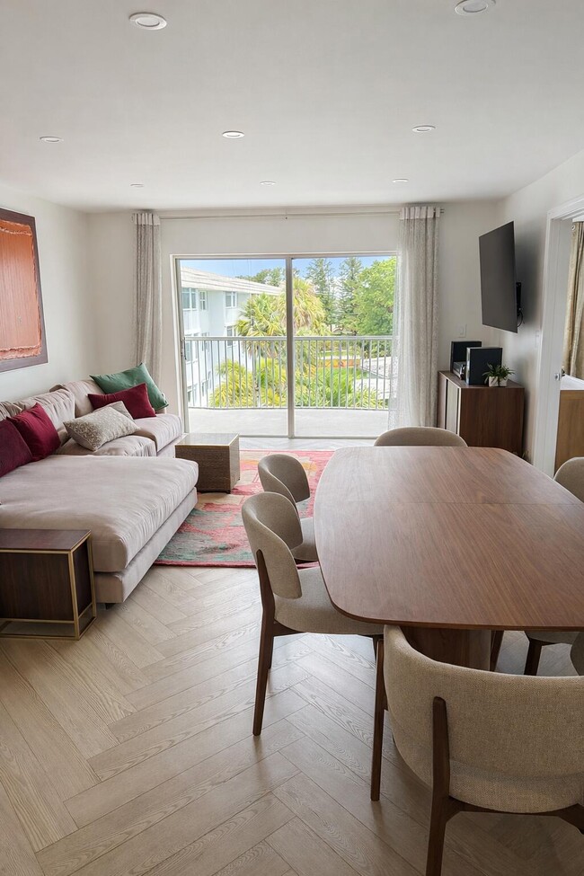 Building Photo - 200 W Camino Real