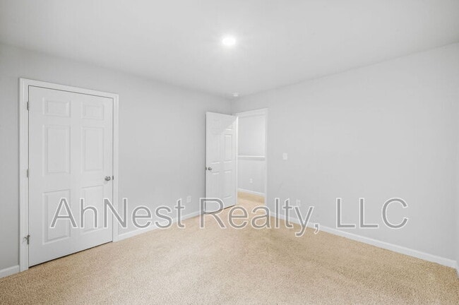 Building Photo - 3012 Hawthorn Farm Blvd
