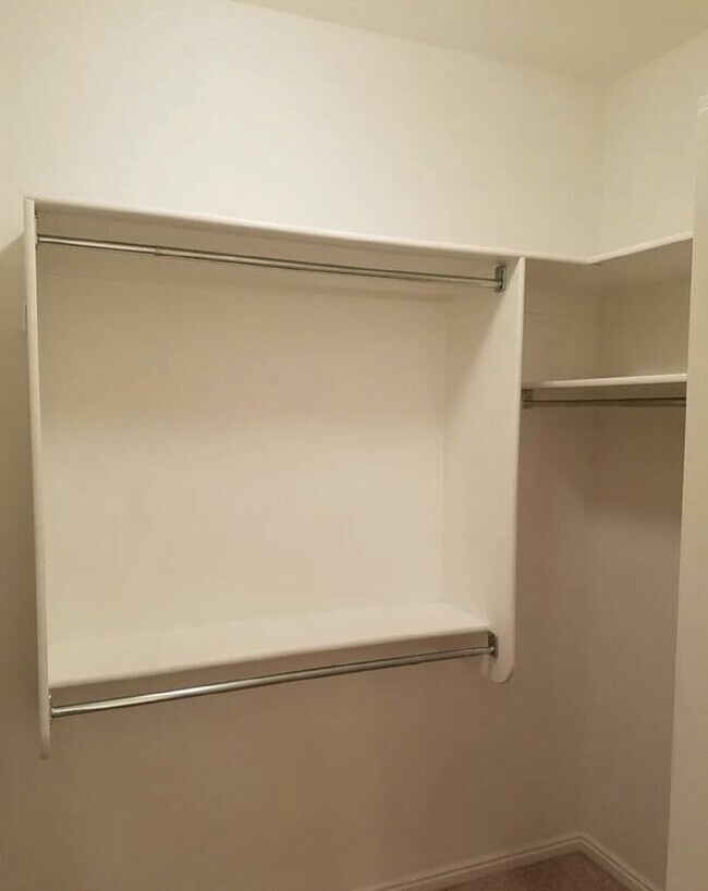 Building Photo - Furnished Quaint, Quiet Location, Centrally Located, 2 Bed 2.5 Bath